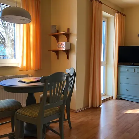 Anton, Fw 9 Apartment